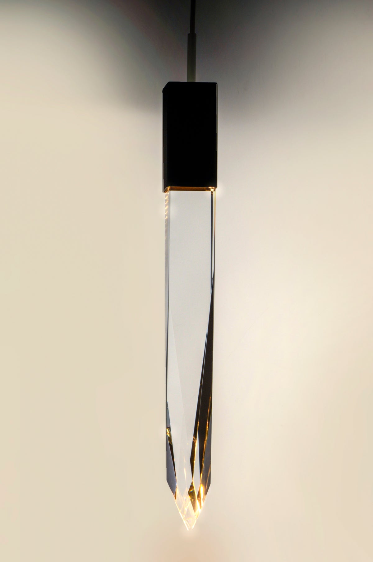 QUARTZ 1-LIGHT LED PENDANT
