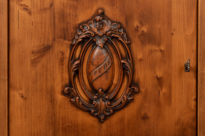 Crested Wall Cabinetnoce Anticato